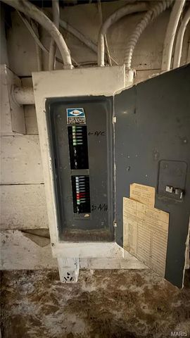 7396 Arlington Drive, St Louis, MO 63117