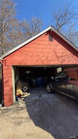 7396 Arlington Drive, St Louis, MO 63117