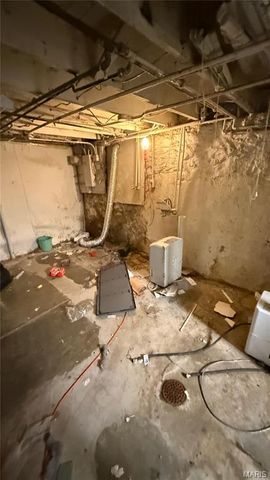 7396 Arlington Drive, St Louis, MO 63117