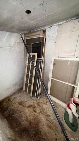 7396 Arlington Drive, St Louis, MO 63117