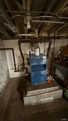 7396 Arlington Drive, St Louis, MO 63117