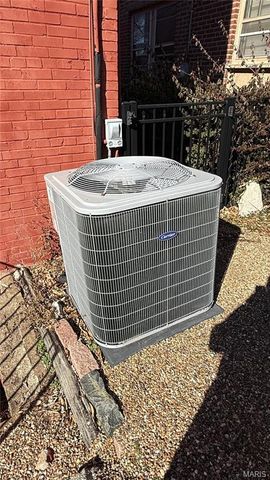 7396 Arlington Drive, St Louis, MO 63117