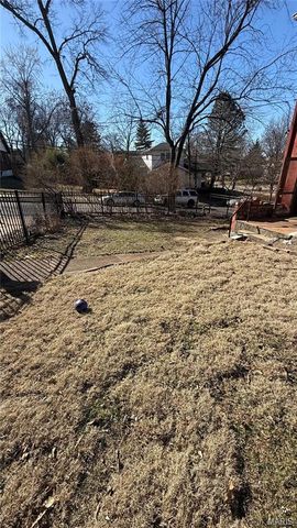 7396 Arlington Drive, St Louis, MO 63117