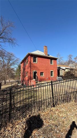 7396 Arlington Drive, St Louis, MO 63117