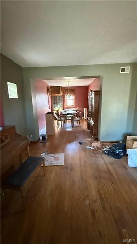 7396 Arlington Drive, St Louis, MO 63117