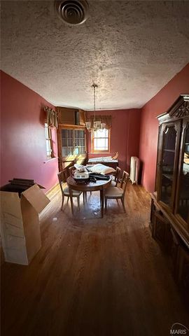 7396 Arlington Drive, St Louis, MO 63117