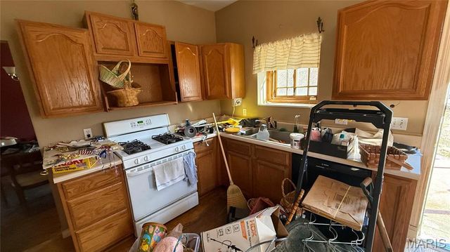 7396 Arlington Drive, St Louis, MO 63117