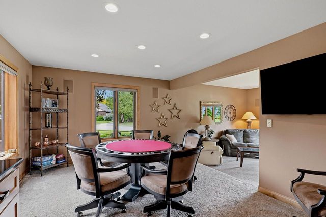 3720 Briarwood LANE, Manitowoc, WI 54220