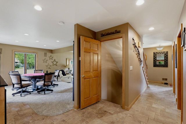 3720 Briarwood LANE, Manitowoc, WI 54220
