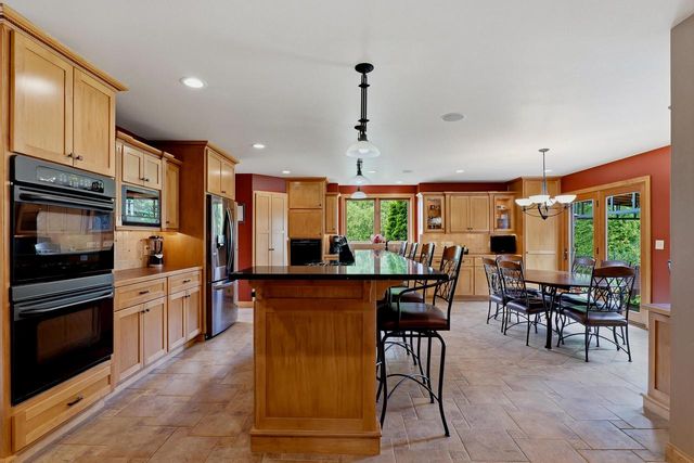 3720 Briarwood LANE, Manitowoc, WI 54220
