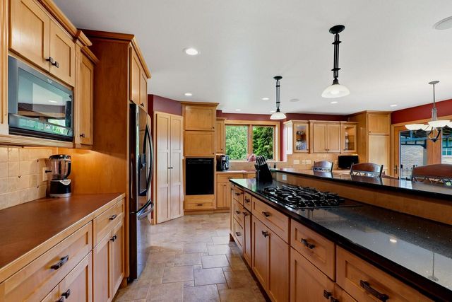 3720 Briarwood LANE, Manitowoc, WI 54220