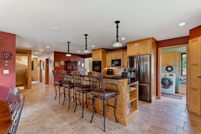 3720 Briarwood LANE, Manitowoc, WI 54220