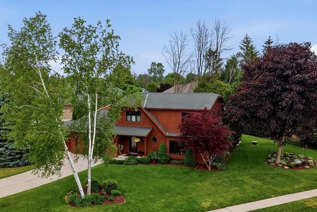 3720 Briarwood LANE, Manitowoc, WI 54220