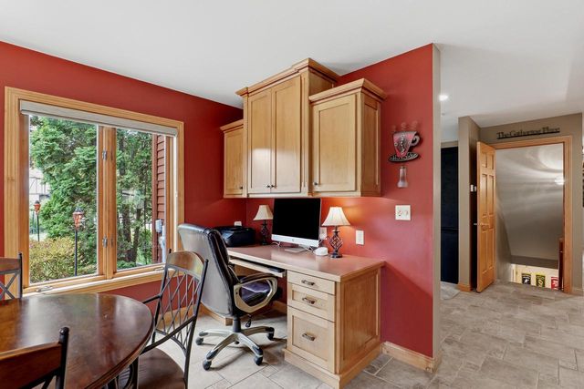 3720 Briarwood LANE, Manitowoc, WI 54220