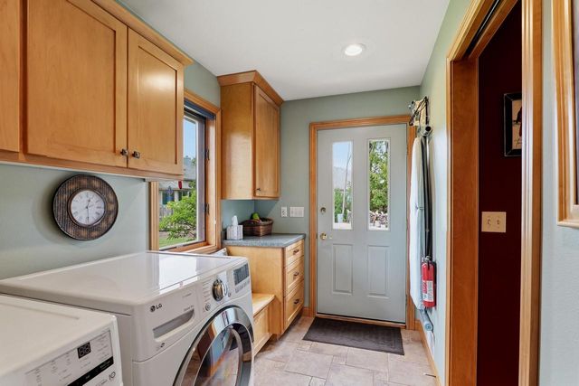 3720 Briarwood LANE, Manitowoc, WI 54220