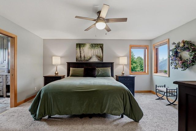 3720 Briarwood LANE, Manitowoc, WI 54220