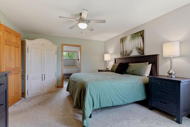 3720 Briarwood LANE, Manitowoc, WI 54220