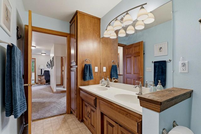 3720 Briarwood LANE, Manitowoc, WI 54220