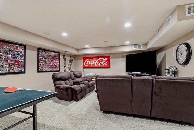 3720 Briarwood LANE, Manitowoc, WI 54220