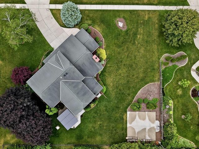 3720 Briarwood LANE, Manitowoc, WI 54220