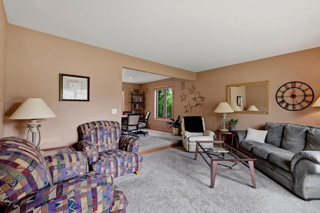 3720 Briarwood LANE, Manitowoc, WI 54220