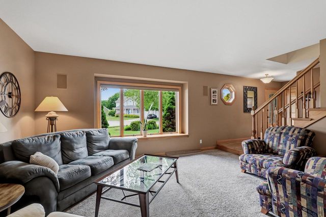 3720 Briarwood LANE, Manitowoc, WI 54220