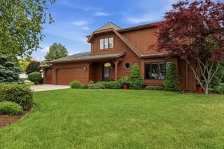 3720 Briarwood LANE, Manitowoc, WI 54220