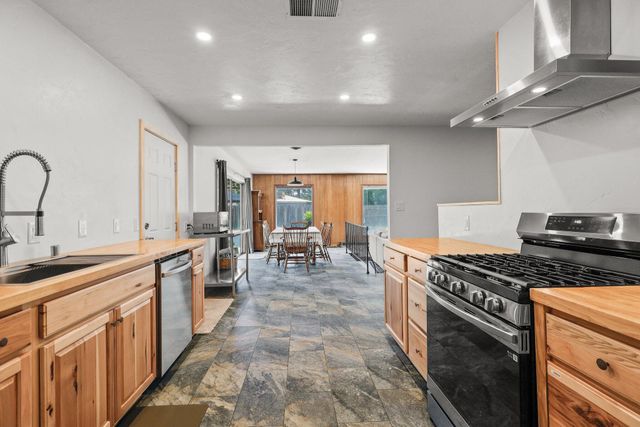3371 Bardick Road, Anderson, CA 96007