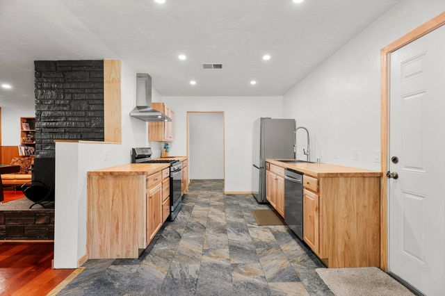 3371 Bardick Road, Anderson, CA 96007