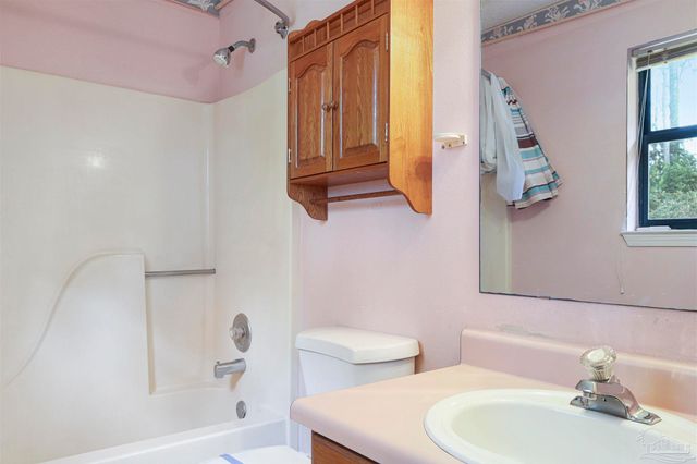 7725 W Jackson St, Pensacola, FL 32506