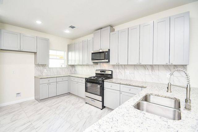 12202 Heather Flower Lane, Houston, TX 77014