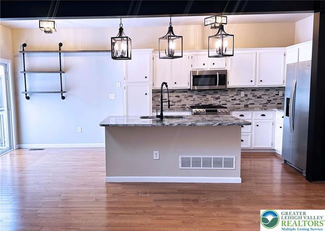 12 Cobblestone Drive, Palmer Twp, PA 18045