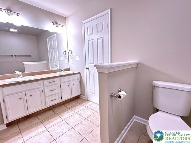 12 Cobblestone Drive, Palmer Twp, PA 18045