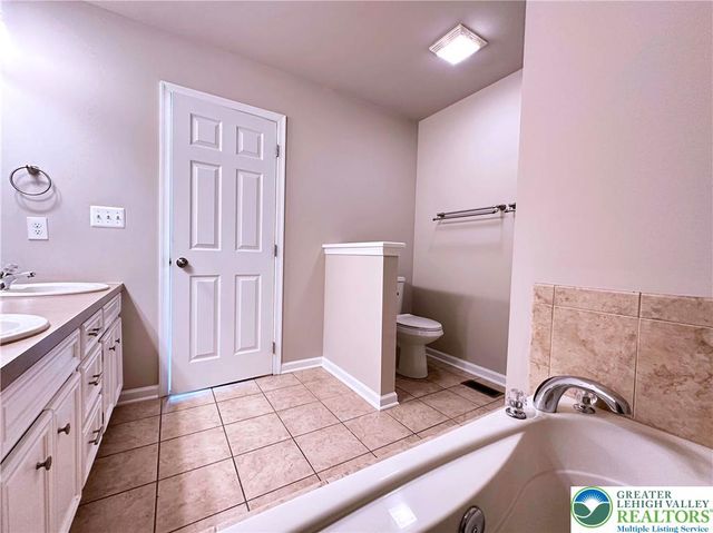 12 Cobblestone Drive, Palmer Twp, PA 18045