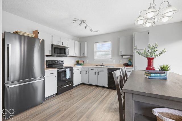 18084 Sanibel Circle, Westfield, IN 46062