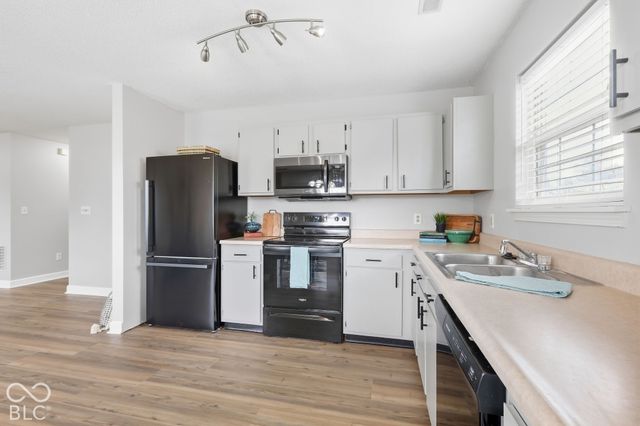 18084 Sanibel Circle, Westfield, IN 46062