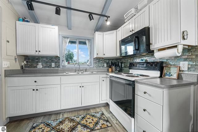 9301 E 50 Road, Cadillac City, MI 49601