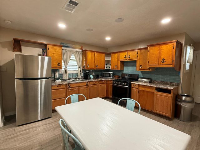 1114 39th Street, Galveston, TX 77550