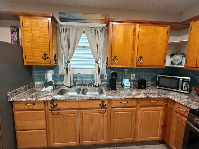 1114 39th Street, Galveston, TX 77550