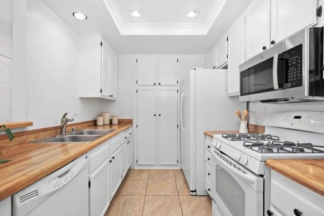 1087 Shadowridge Drive 104, Vista, CA 92081