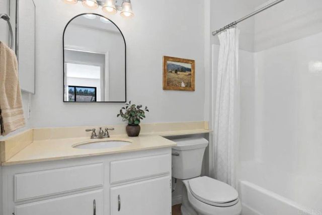 1087 Shadowridge Drive 104, Vista, CA 92081