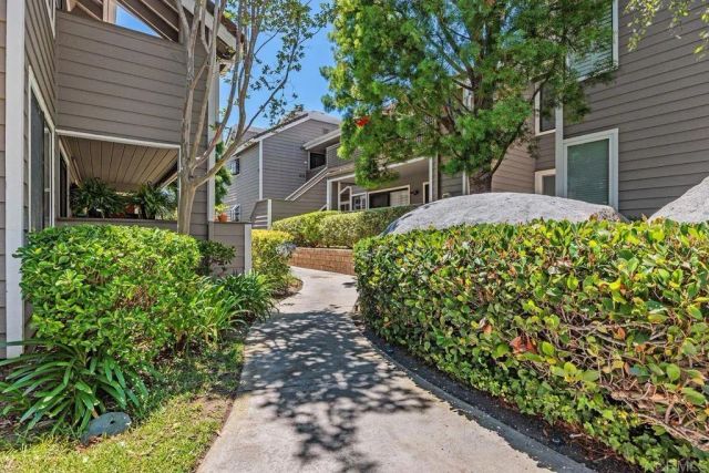 1087 Shadowridge Drive 104, Vista, CA 92081