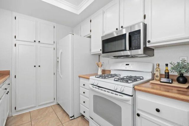 1087 Shadowridge Drive 104, Vista, CA 92081