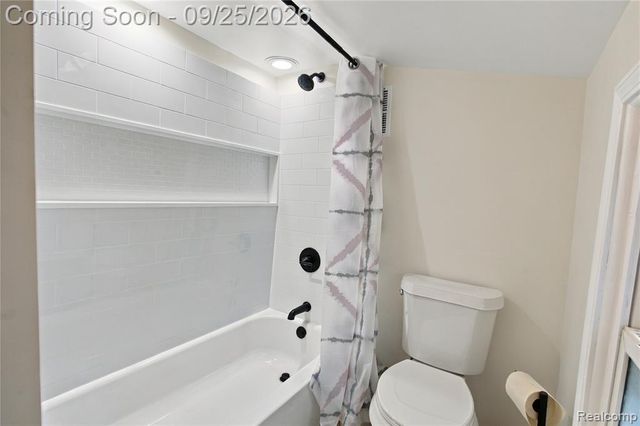 2696 Wakefield Road, Berkley, MI 48072