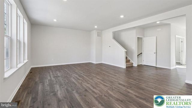 124 Winding Road, Forks Twp, PA 18040