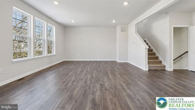 124 Winding Road, Forks Twp, PA 18040