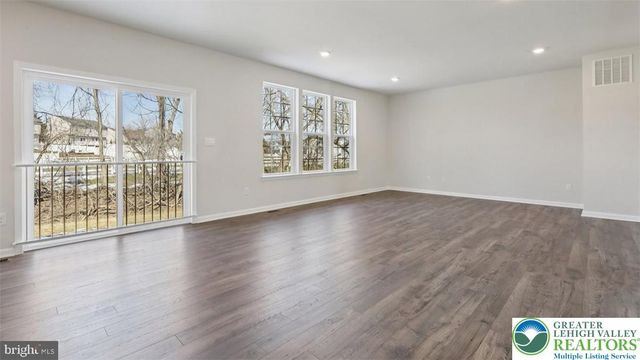 124 Winding Road, Forks Twp, PA 18040