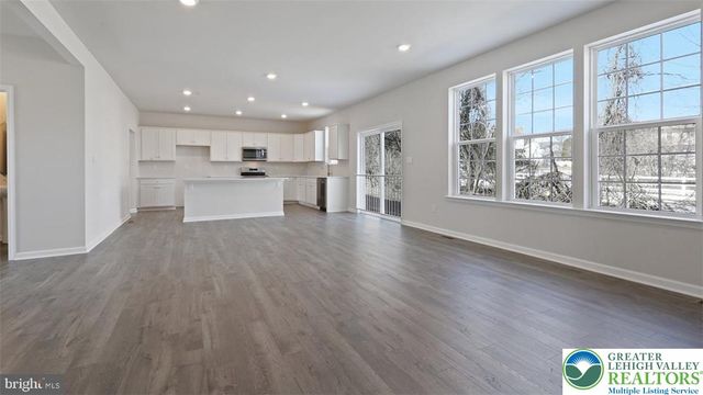 124 Winding Road, Forks Twp, PA 18040