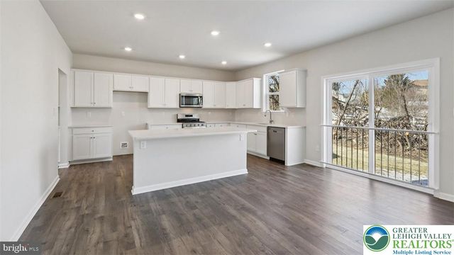 124 Winding Road, Forks Twp, PA 18040