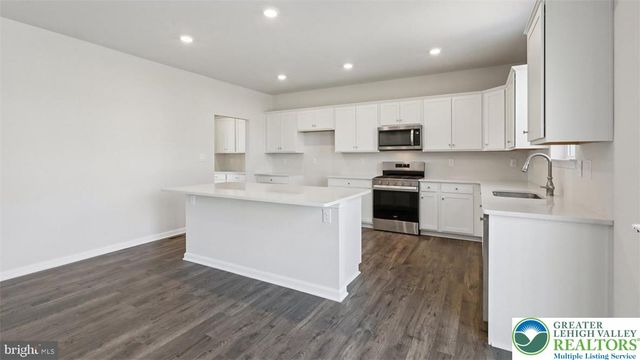124 Winding Road, Forks Twp, PA 18040